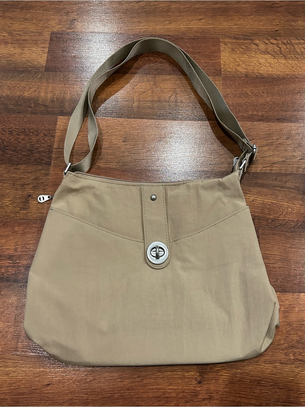 baggallini Helsinki Bagg Crossbody Hobo Bag Purse Tan Adjustable Strap